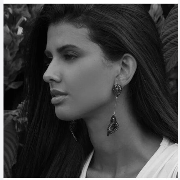 Lavish by Tricia Milaneze Tulip handmade crochet earrings - Picture 4 of 4